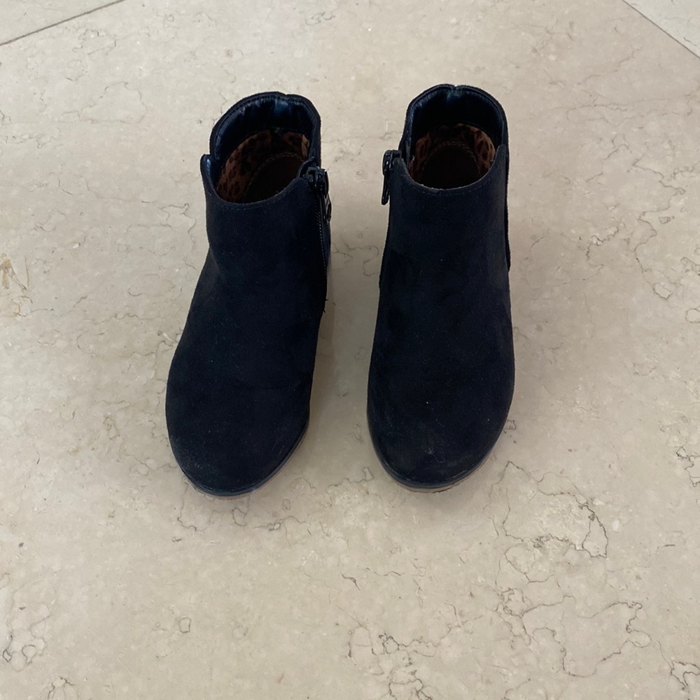 Cat & Jack Girl Booties in Black Size 9